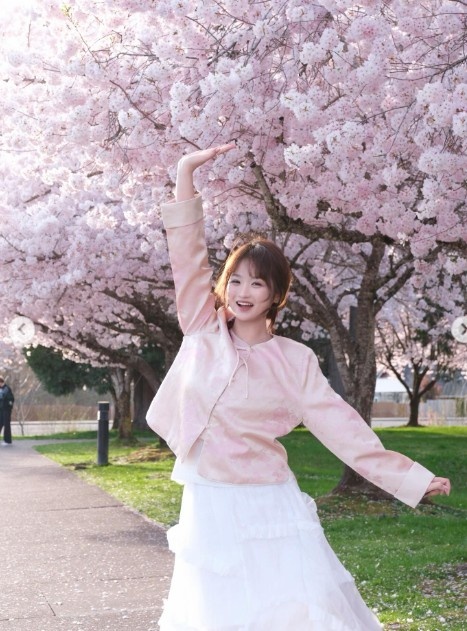 杨瀚森21岁生日 开拓者官方发推祝贺