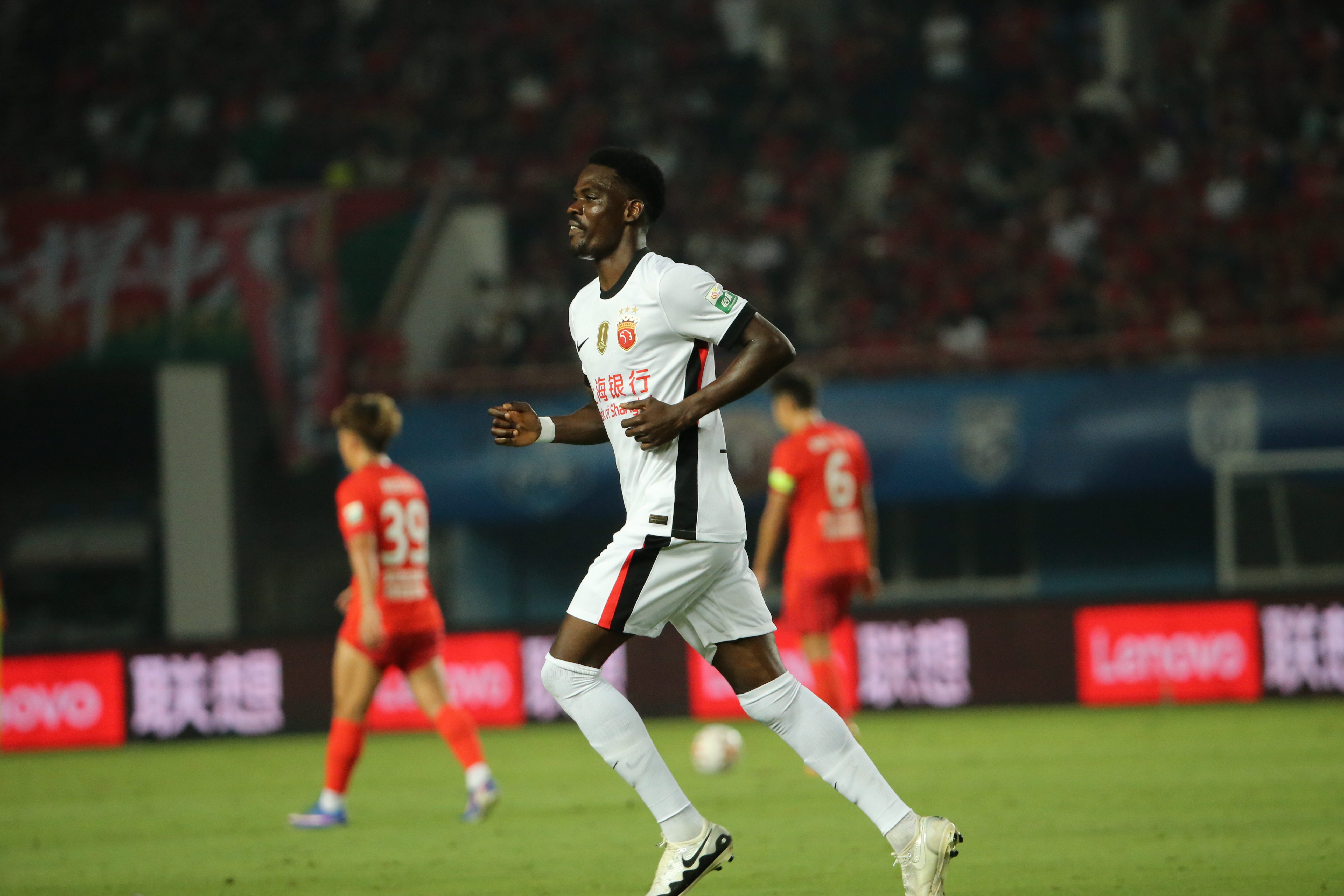 克劳德复出即进球：海港客场2-1擒河南，下一个球要远射
