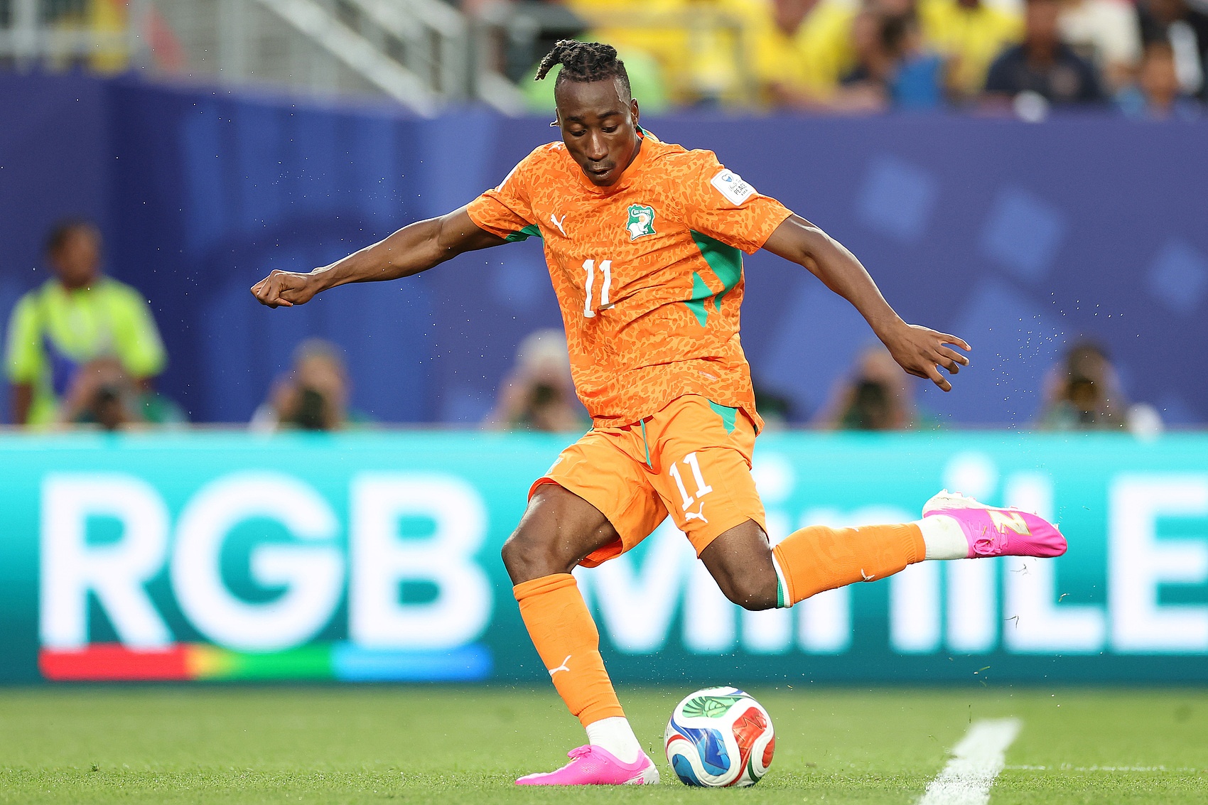 皇马2-2遭紫百合追平 阿森纳4-1客胜赫罗纳