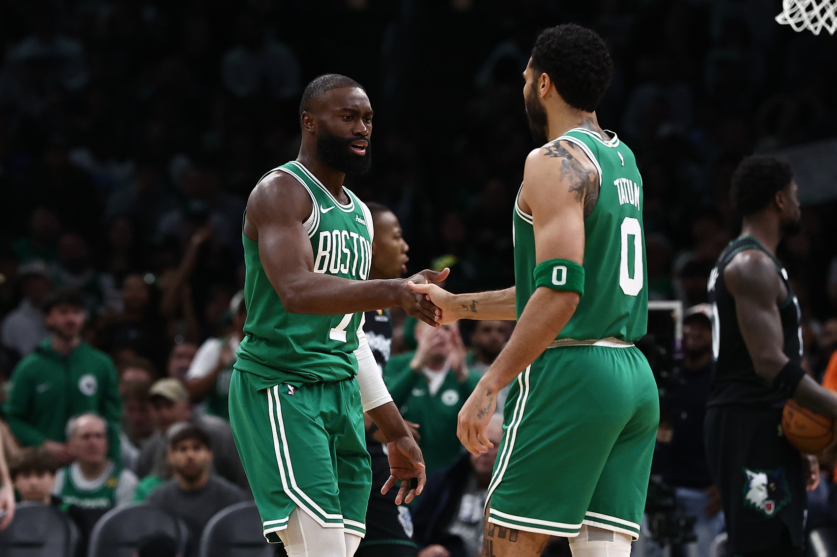 76人新赛季十大必看比赛:揭幕战打卫冕冠军 詹姆斯和布朗均战旧主 76人新赛季十大必看比赛:揭幕战打卫冕冠军 詹姆斯和布朗均战旧主