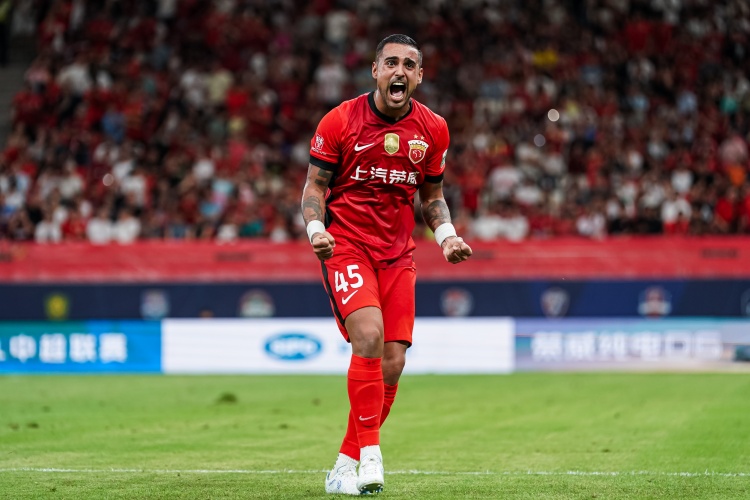 海港3-2三镇 陈华:莱昂纳多进球被吹勉强 挑衅李昂没必要 海港3-2三镇 陈华:莱昂纳多进球被吹勉强 挑衅李昂没必要